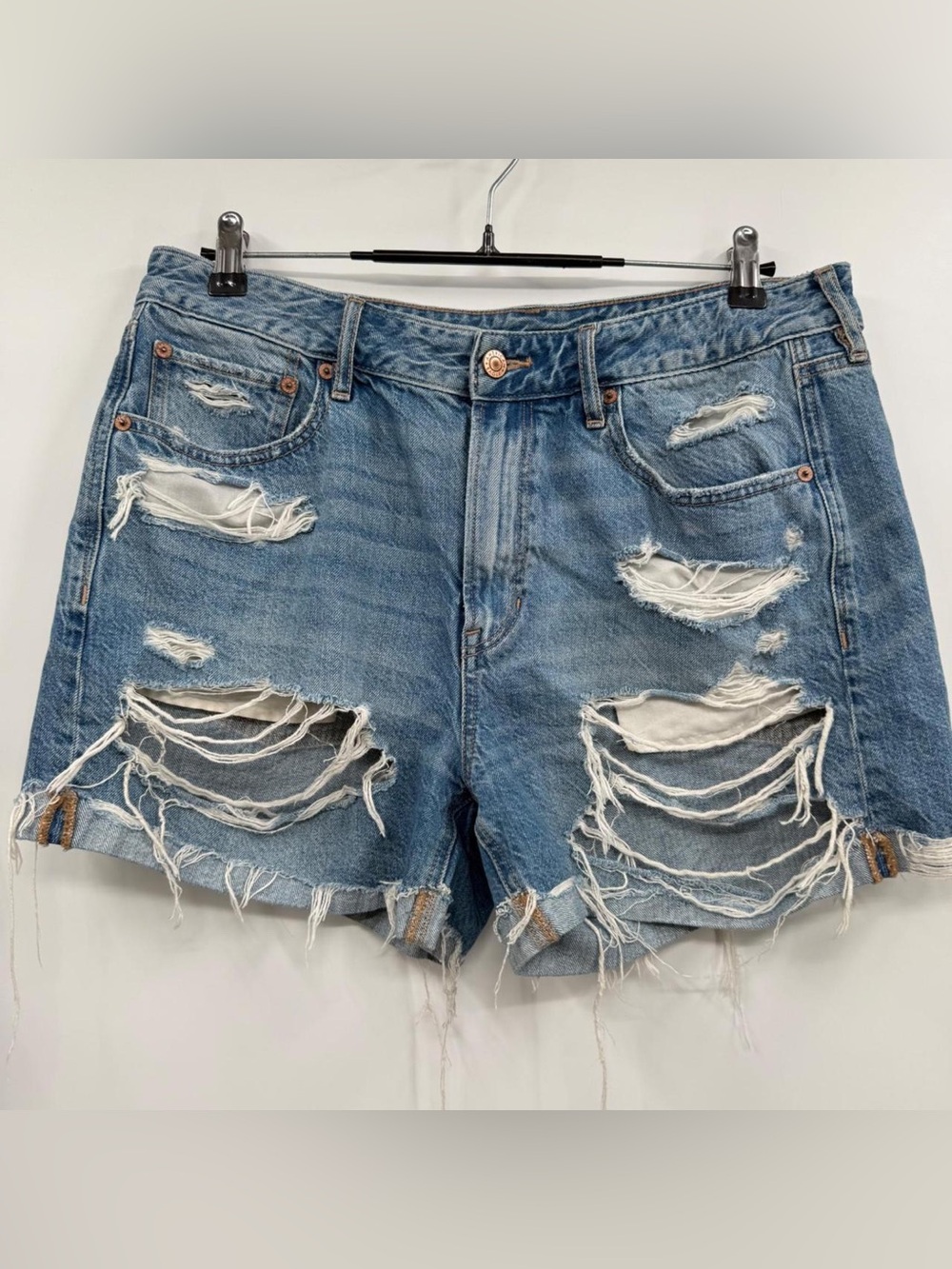 American Eagle Tomgirl Women's Distressed Denim Shorts - Light Blue